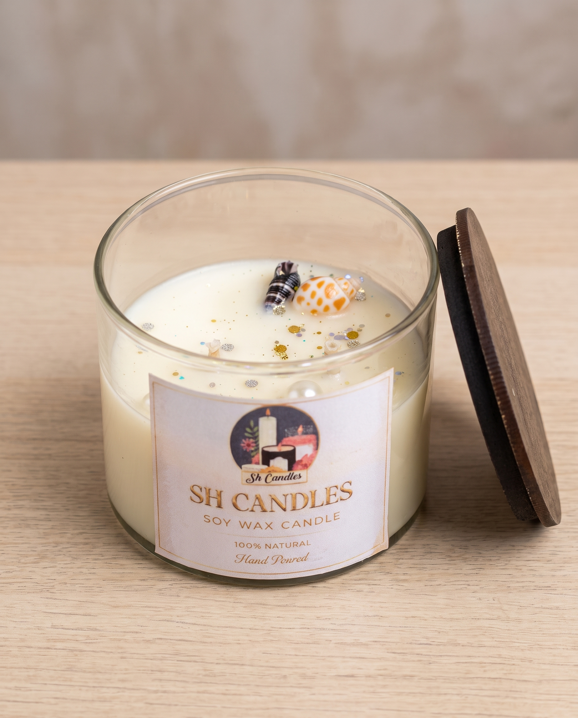 Golden Shell Candle, Coconut Vanilla scent - cream soy wax with shell charms and gold glitter - SH Candles